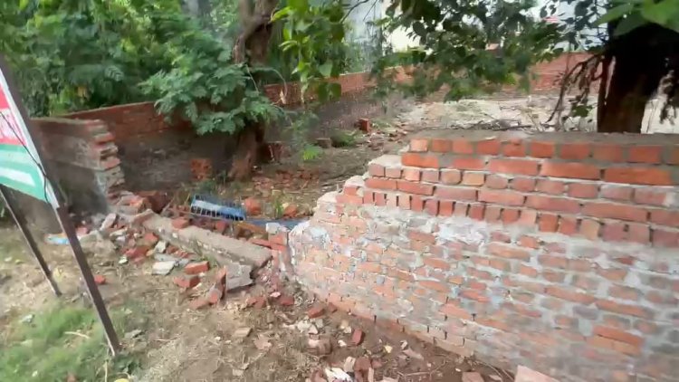 बाउंड्रीवाल विवाद में बवाल, 5 नामजद समेत 20-25 अज्ञात पर FIR दर्ज